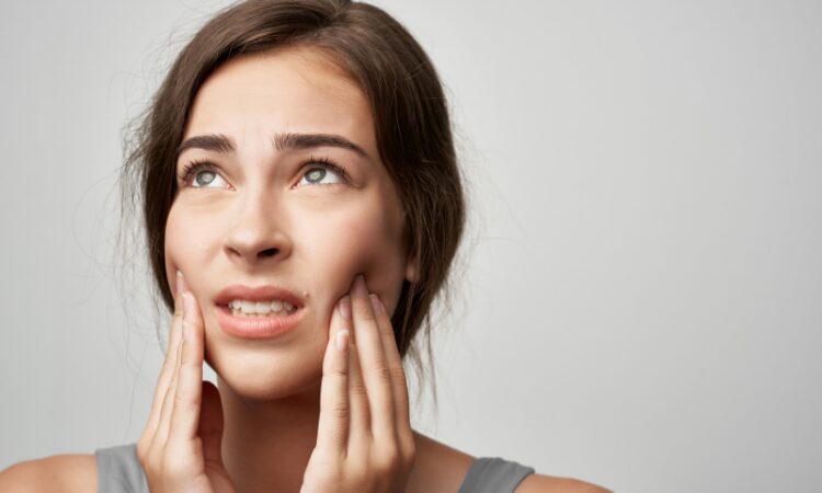 Knowing when to see a dentist for jaw pain can make a big difference in both comfort and long-term oral health.